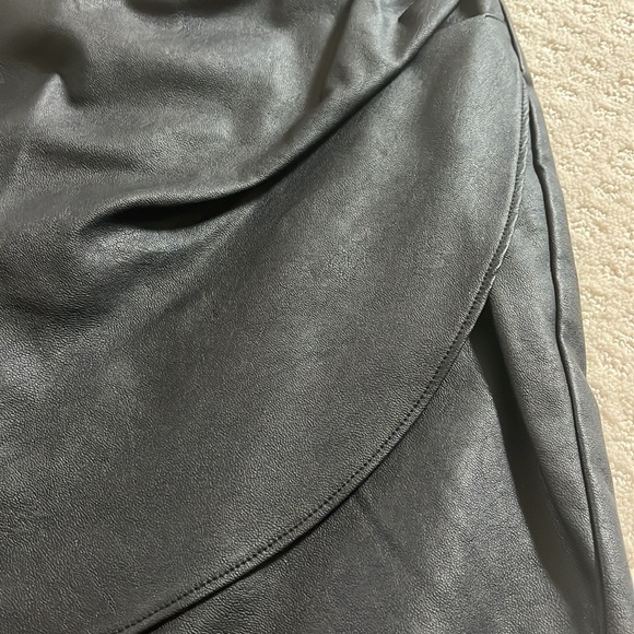 NWOT ABERCROMBIE AND FITCH VEGAN SKIRT - Picture 2 of 5